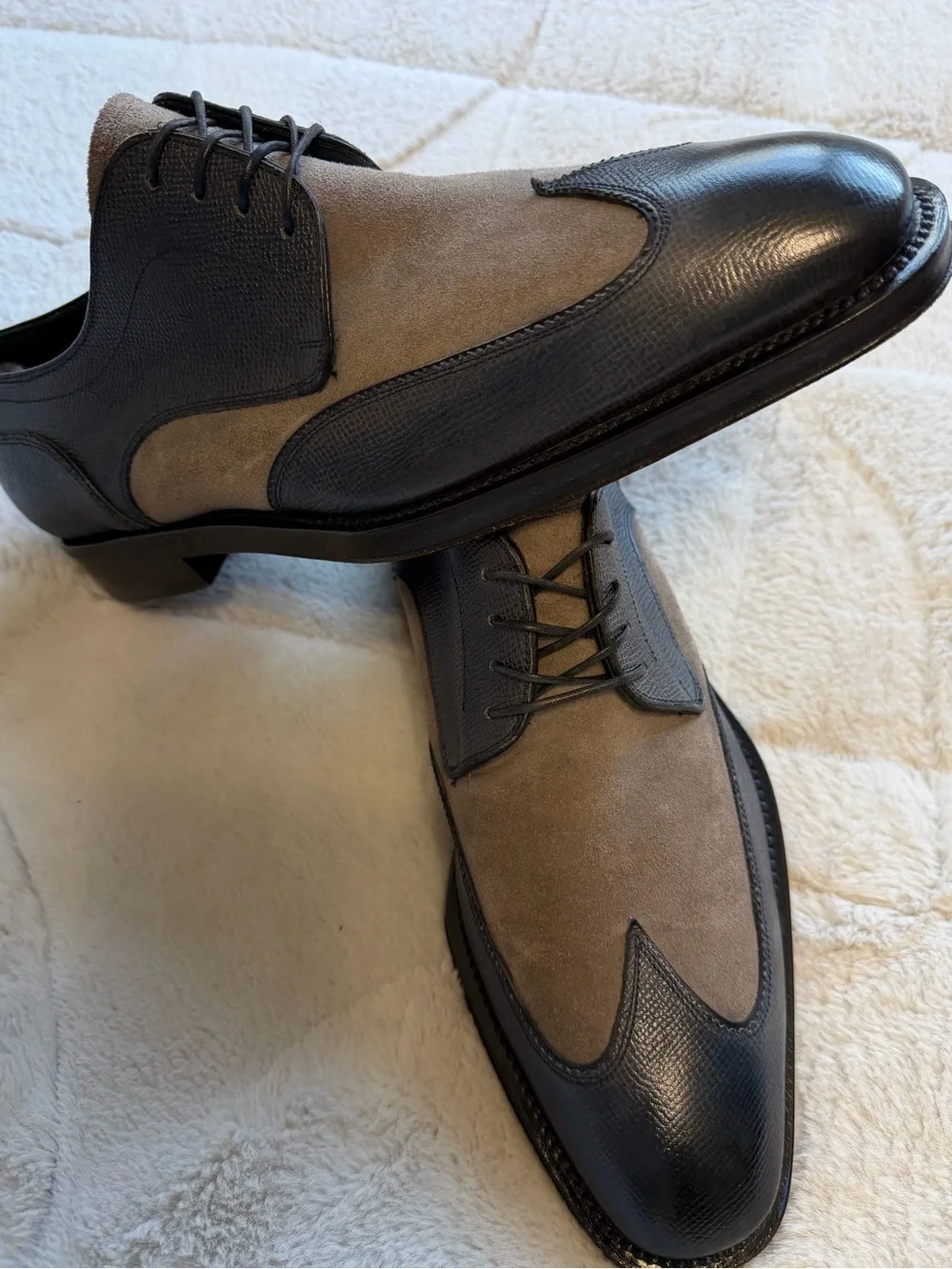 LIKE NEW! $1,050 Ferragamo Two-Tone Suede Leather Derby Oxford Spectator Shoes 9